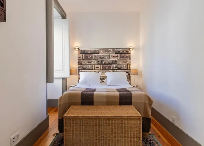 Classic Tagus River View By Lovelystay *