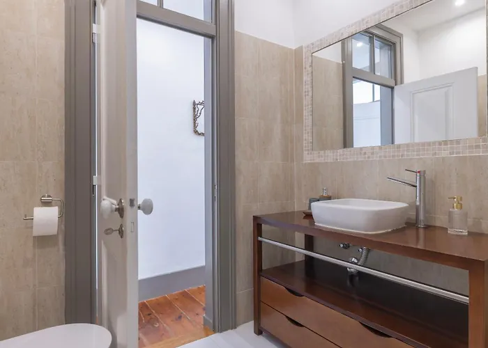 Classic Tagus River View By Lovelystay